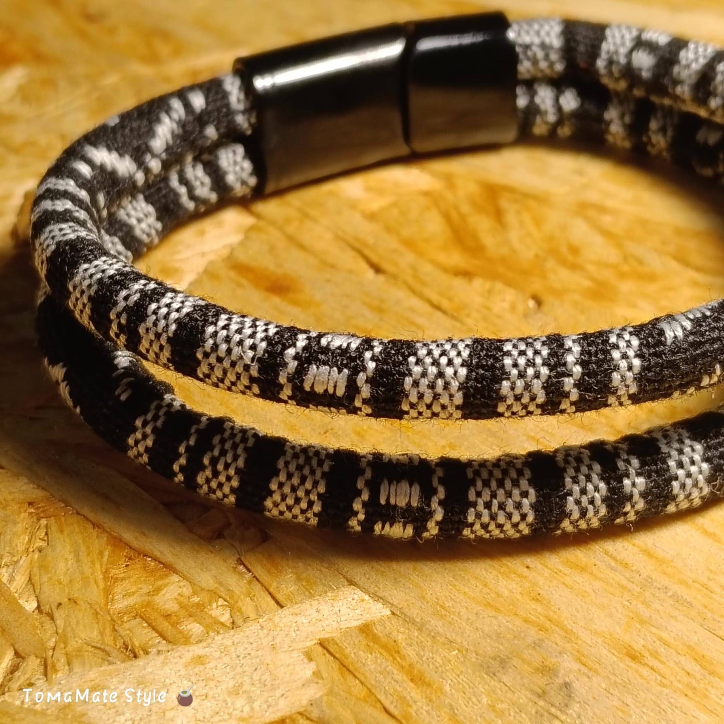 Bracciale Uomo Etnico in Tessuto Bianco e Nero a Due Giri