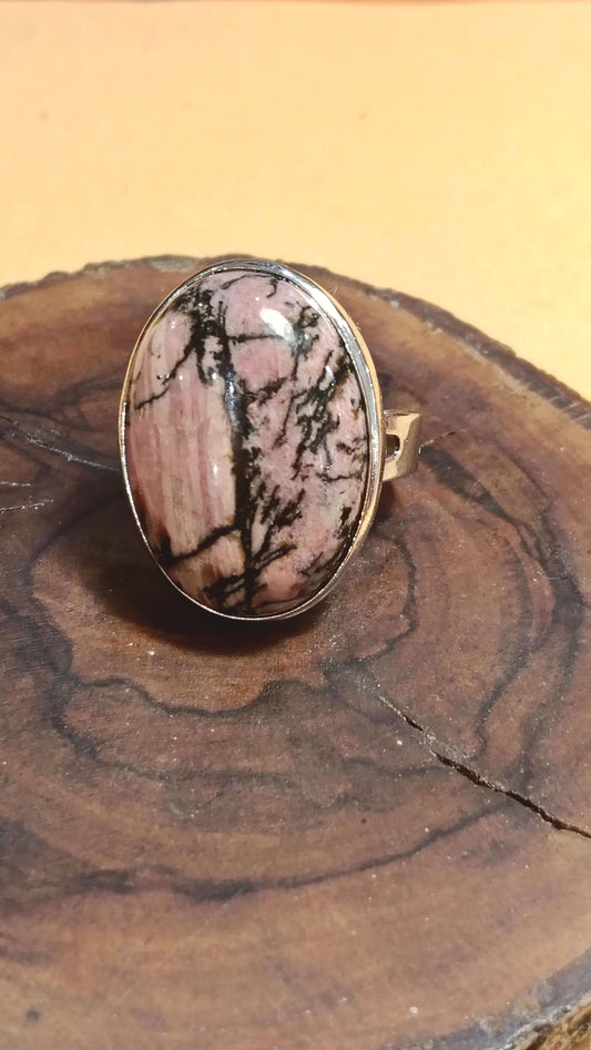 Anello in acciaio con rodonite naturale regolabile