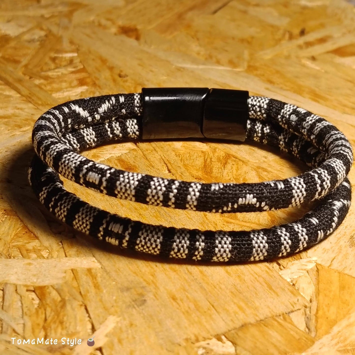Bracciale Uomo Etnico in Tessuto Bianco e Nero a Due Giri