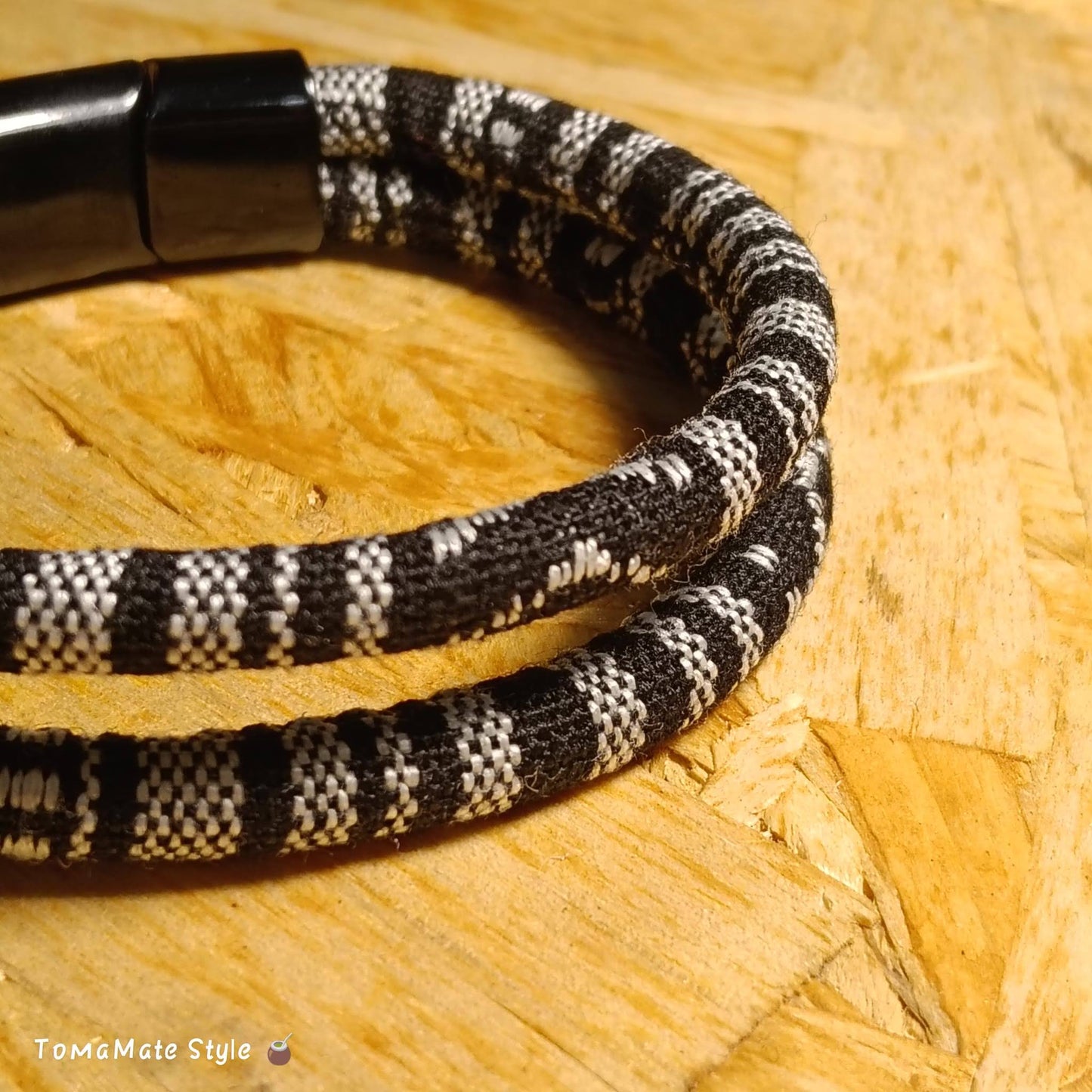 Bracciale Uomo Etnico in Tessuto Bianco e Nero a Due Giri