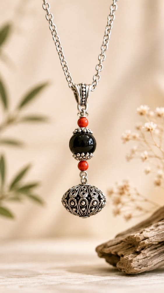 Collana Bottone sardo con Su Coccu e corallo