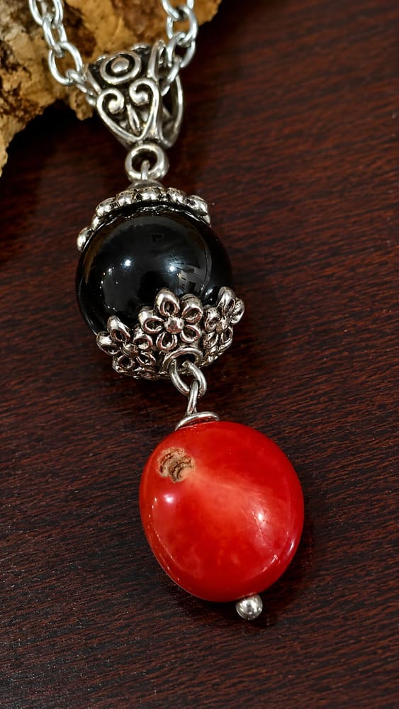 Collana Su Coccu e Corallo irregolare